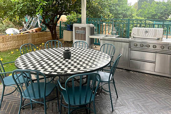 שולחן גיאומטרי עגול