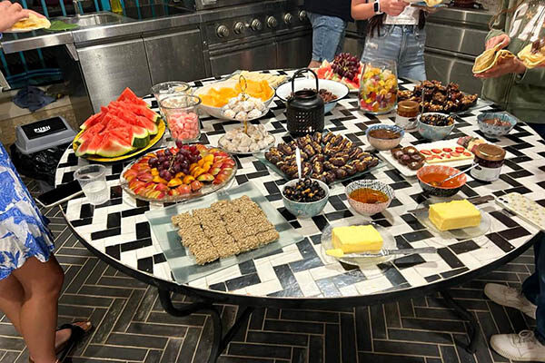 שולחן גיאומטרי עגול