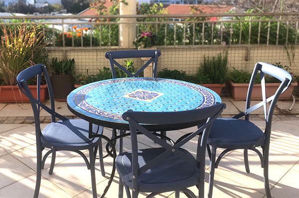 שולחן פסיפס כחול