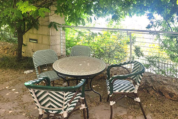 שולחן פסיפס עגול לבן