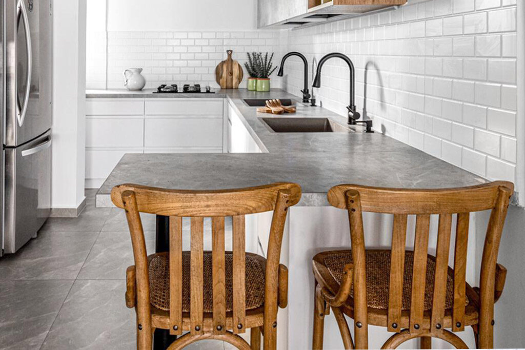 כסא מעוצב מעץ